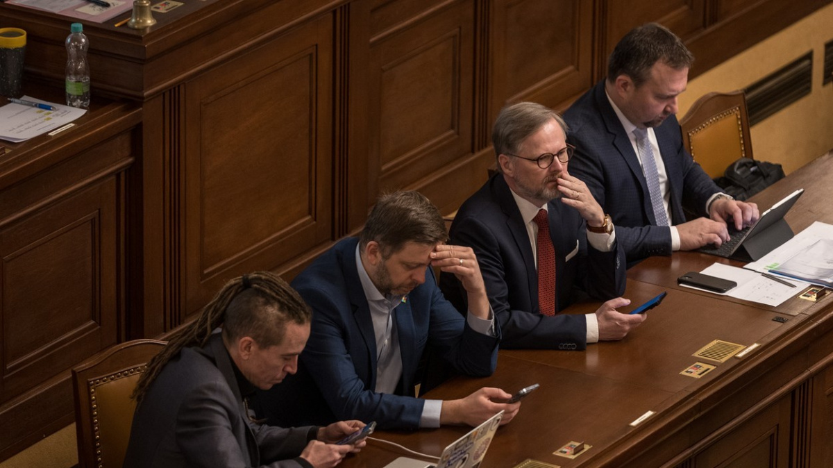 Sněmovna hlasy koalice omezila valorizaci důchodů, místo 1770 korun vzrostou jen o 760