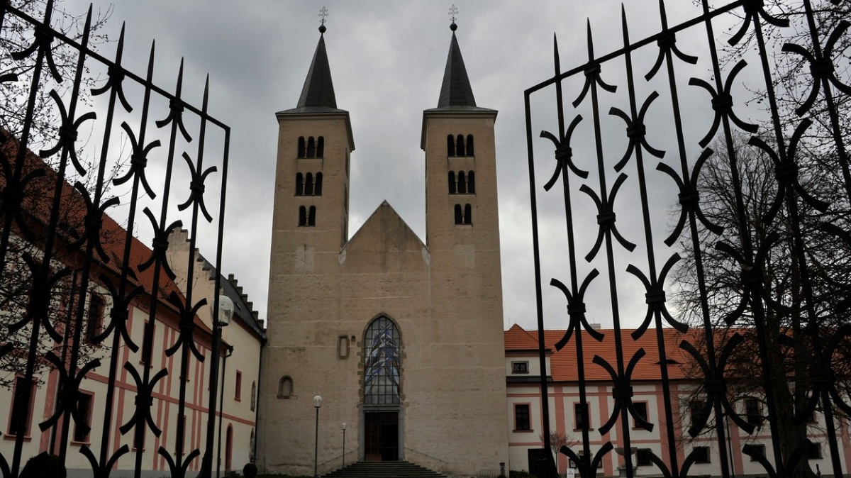 Městečko, které láká na impozantní klášter i unikátní muzeum