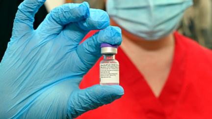 Česko chce rozložit dodávky objednaných covidových vakcín do roku 2026