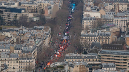 Francouzi opět stávkovali proti důchodové reformě, odbory chtějí v zemi zastavit život