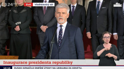 Složil slib, podal ruku, podepsal. Petr Pavel se stal prezidentem