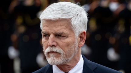 Prezident Pavel se rozhodl podepsat novelu o snížení valorizace penzí