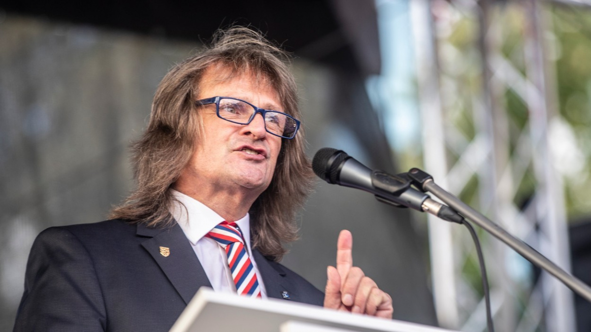 Studenti VŠE na demonstraci vyzvali Ševčíka k rezignaci