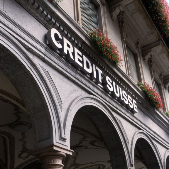 Díky záchraně Credit Suisse zpevňují akcie v Evropě