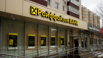ECB tlačí na rakouskou Raiffeisen Bank, aby opustila ruský trh