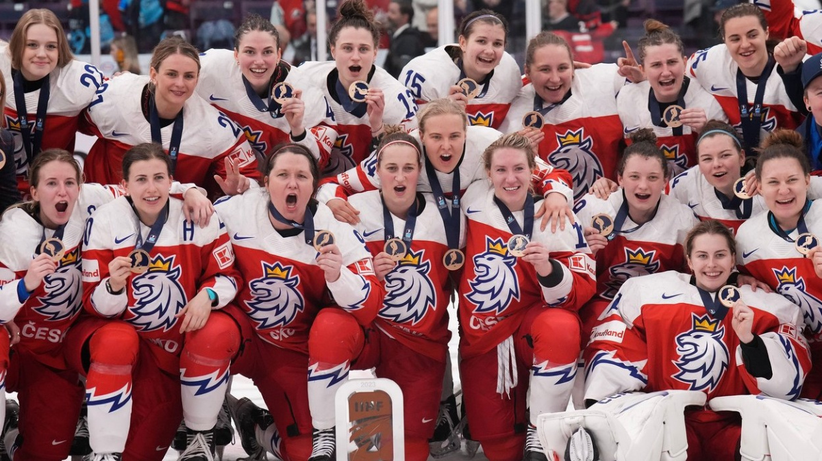České hokejistky obhájily na mistrovství světa bronz, zlato mají USA