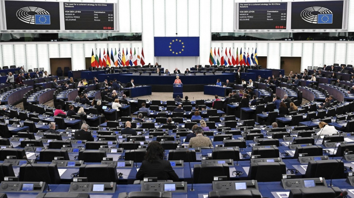 Europoslanci odhlasovali změny v obchodování s emisními povolenkami