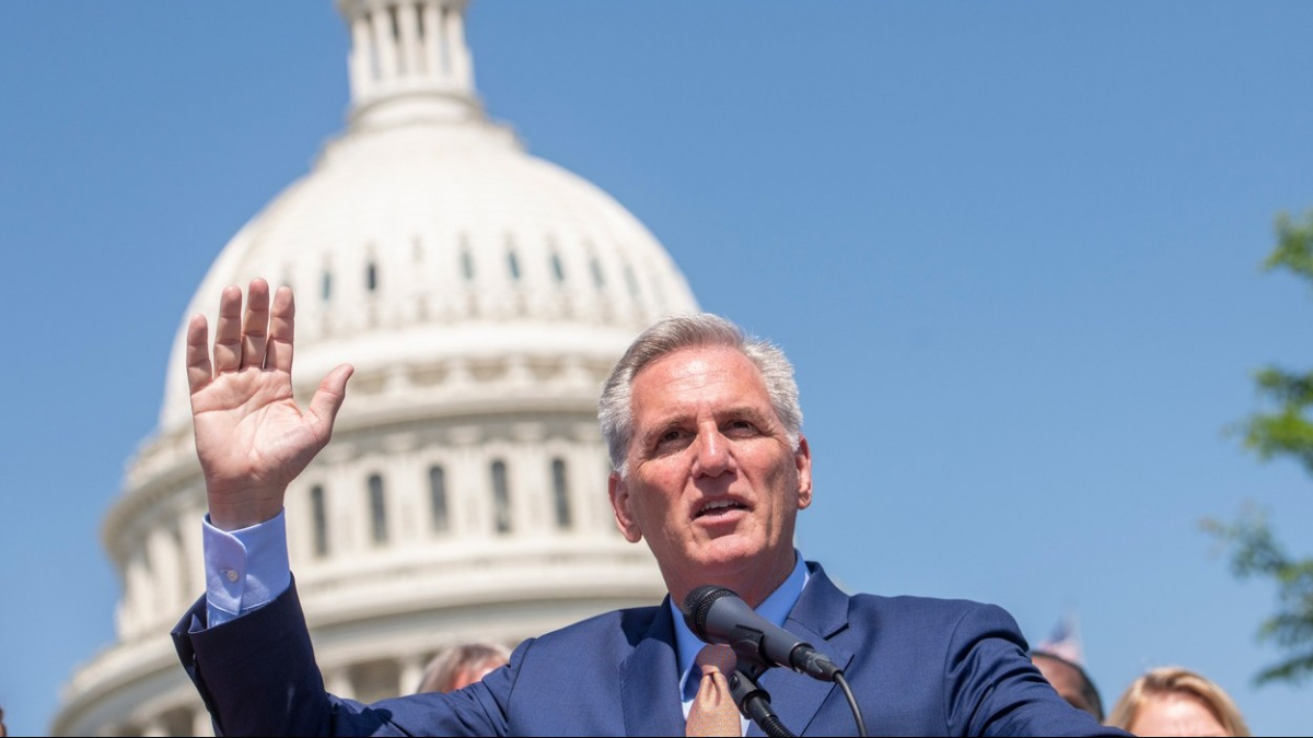 Sněmovna reprezentantů schválila navýšení dluhového stropu, podmiňuje ho ale škrty