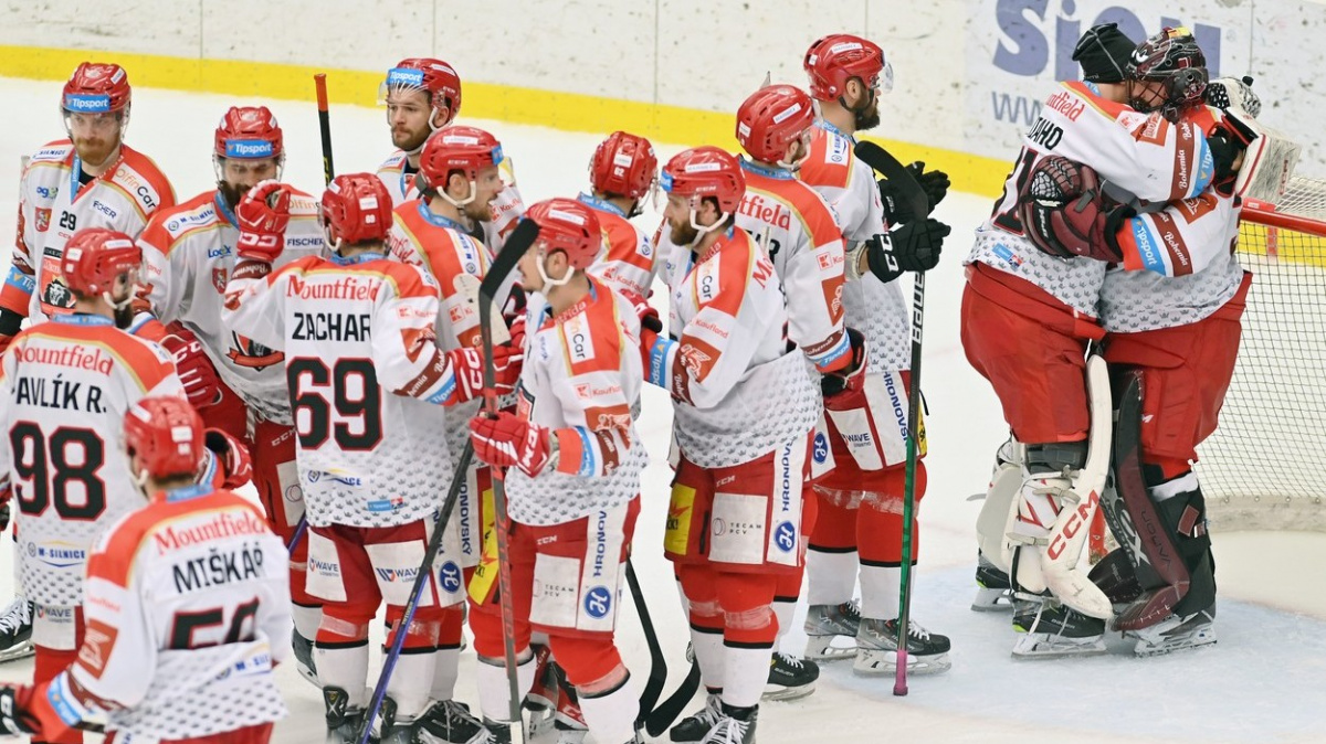 Třinečtí Oceláři získali čtvrtý titul v řadě, v šestém finále porazili Hradec Králové 4:1
