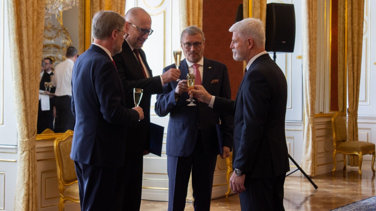 Změny ve vládě: Bek byl pověřen řízením MŠMT, Dvořák je ministrem pro EU