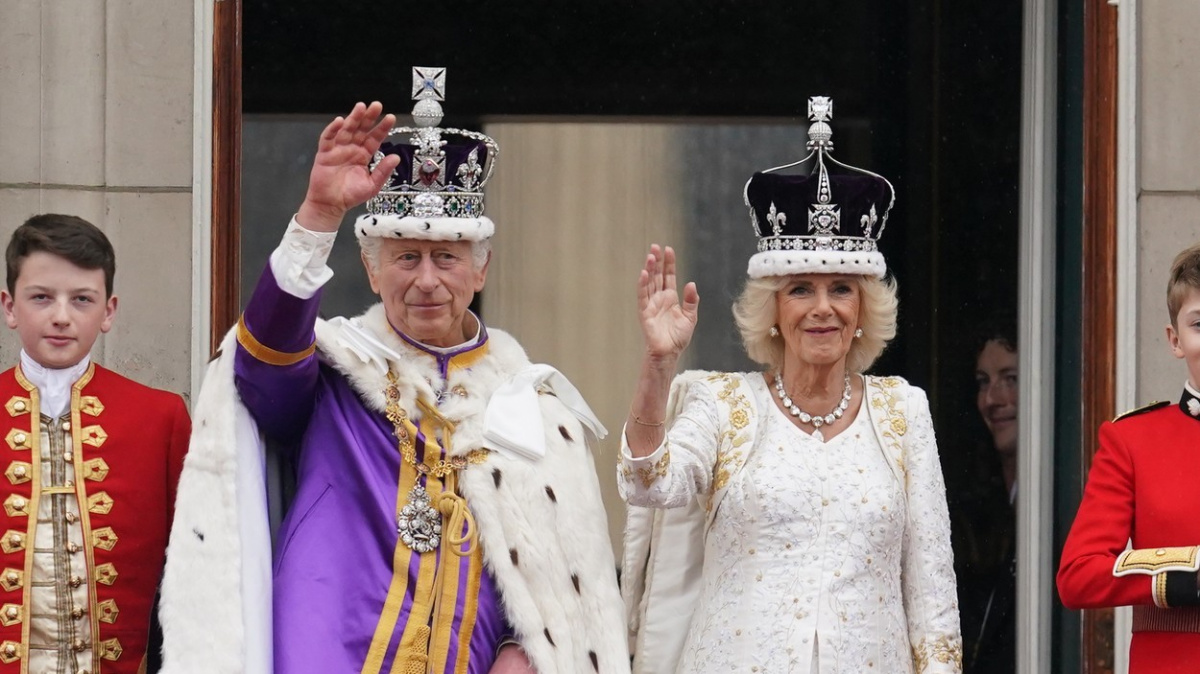 Karel III. byl korunován britským králem
