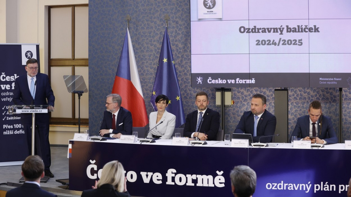 Vláda představila konsolidační balíček a důchodovou reformu
