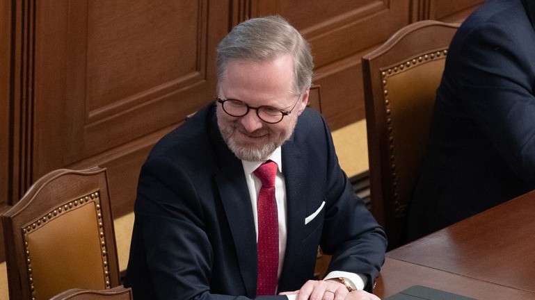 Návrh zákona o přeměnách společností je obecný, netýká se konkrétní firmy, mlží Fiala