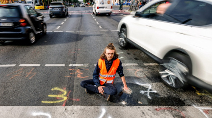 Německá policie zakročila proti klimatickým aktivistům z Poslední generace