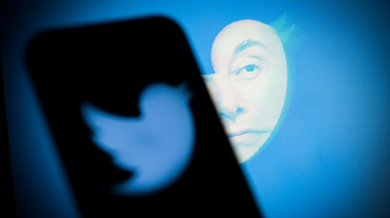 Twitter opouští kodex EU proti dezinformacím. Neschováte se, vyhrožuje eurokomisař