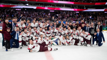 Lotyši porazili USA a získali na hokejovém MS historický bronz