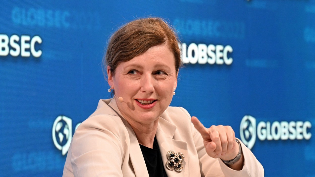 Jourová: Když se k lidem dostanou jen manipulace a dezinformace, není divu, že jim uvěří