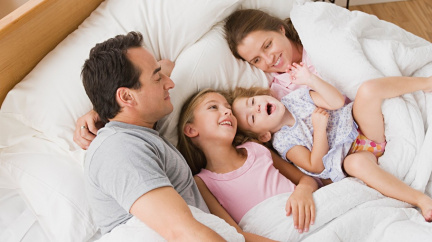 Rodiny s dětmi a průměrnými příjmy připraví vládní balíček ročně o 44 000 korun