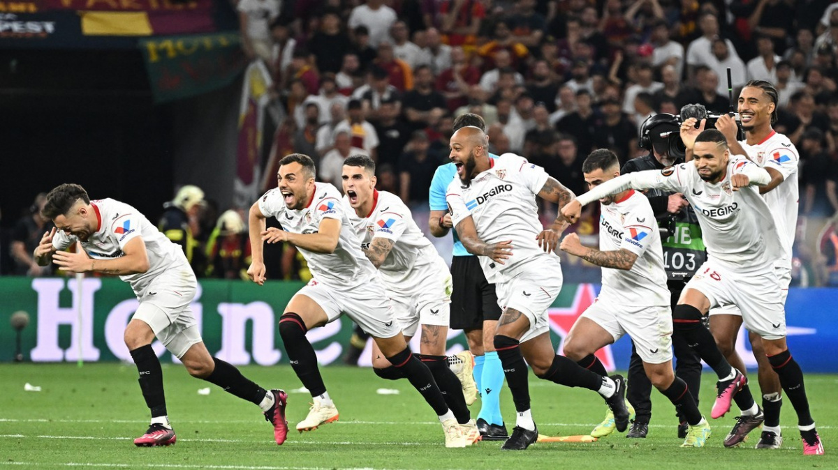 Sevilla ve finále Evropské ligy zdolala na penalty AS Řím a slaví sedmý triumf