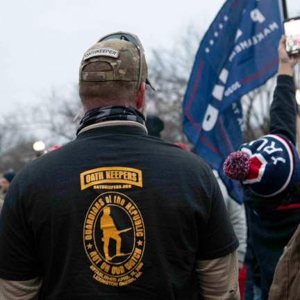 Soud uložil vězení dalším členům Oath Keepers v kauze útoku na Kapitol