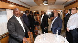 Ozbrojení a bez dokladů: Neukázněné členy jihoafrické delegace Poláci z letadla nepustili