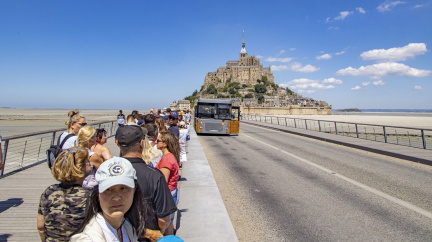 Francie nezvládá nápor turistů, vládě s ním pomohou influenceři