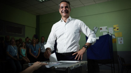 Aktualizováno: Mitsotakis má na dosah druhý mandát, jeho strana drtivě vyhrála řecké volby
