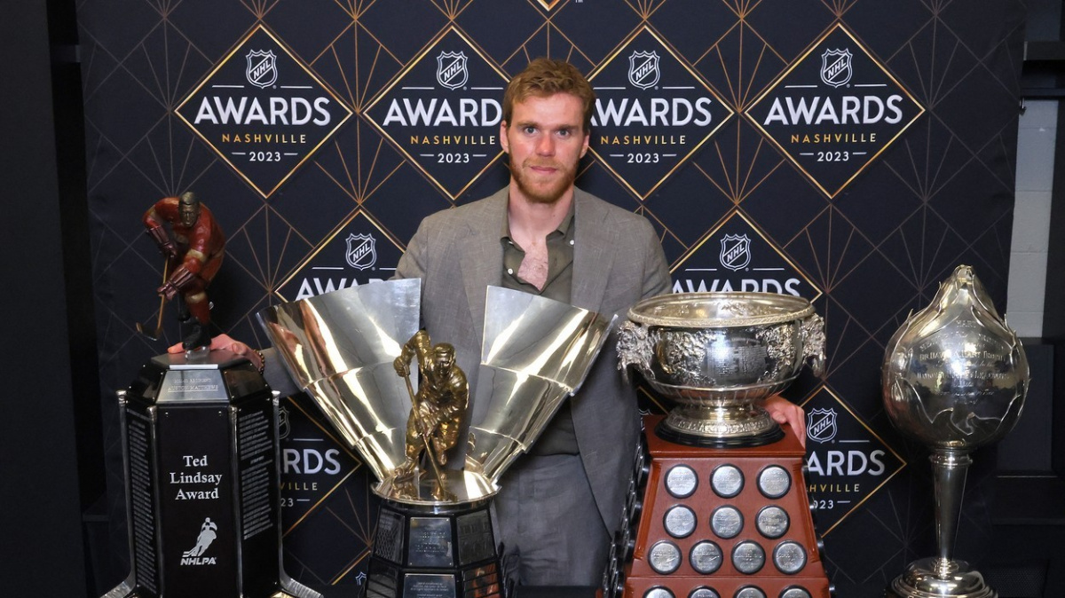Galavečer NHL ovládl favorizovaný McDavid, Pastrňák na trofeje nedosáhl