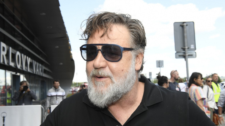 Na filmový festival do Karlových Varů přiletěl Russell Crowe