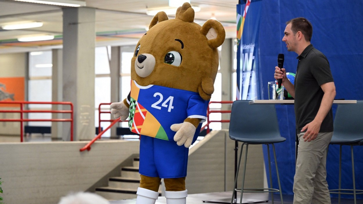 Medvědí maskot fotbalového Eura dostal jméno Albärt