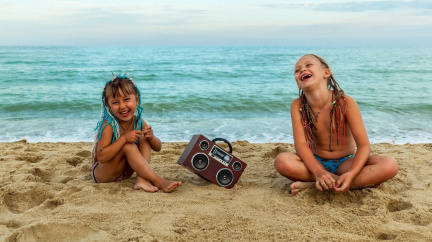 Na pláže v Portugalsku už jen bez reproduktorů, za hlasitou hudbu hrozí tučné pokuty