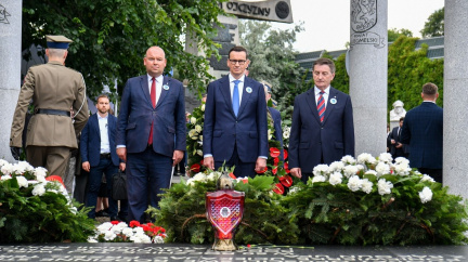 Nefalšujte dějiny a dovolte exhumaci obětí masakrů na Volyni, vyzývá Polsko Ukrajinu