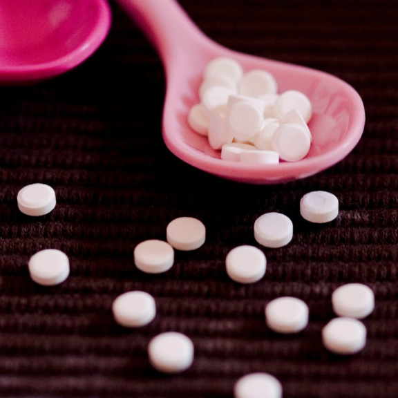 Aspartam by mohl být rakovinotvorný, tvrdí WHO a doporučuje omezit spotřebu