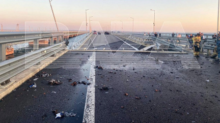 V noci byl poškozen most na Krym, zřejmě po ukrajinském útoku