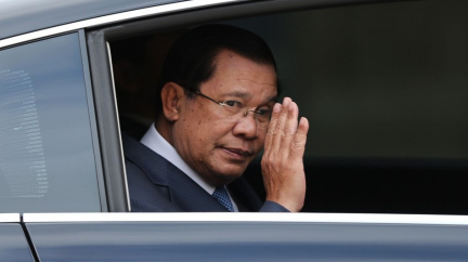 Kambodžský premiér Hun Sen po čtyřiceti letech u moci končí, nahradí ho nejstarší syn