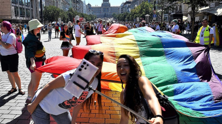 LGBT+ tradičnější, než si myslíte. Prahou se valila duhová vlna