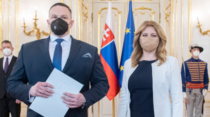 Šéf slovenské tajné služby je postaven mimo službu, vláda projedná jeho odvolání