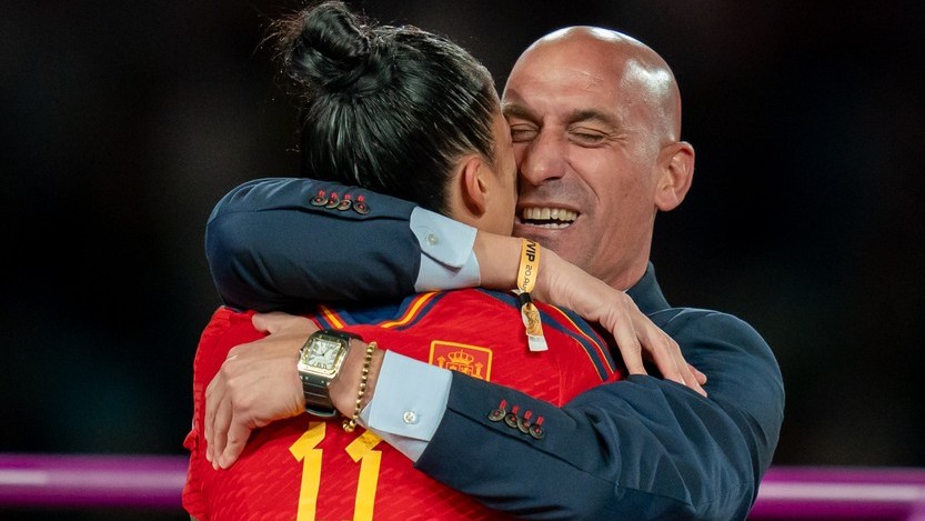 Fotbalistky nelíbat, je to sexuální násilí