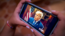 Trump do republikánské debaty nešel, v rozhovoru na sociální síti varoval před dalším násilím v USA