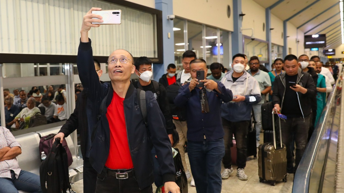 Nová studie spojuje uvolnění pandemických restrikcí v Číně s 1,9 milionu úmrtí