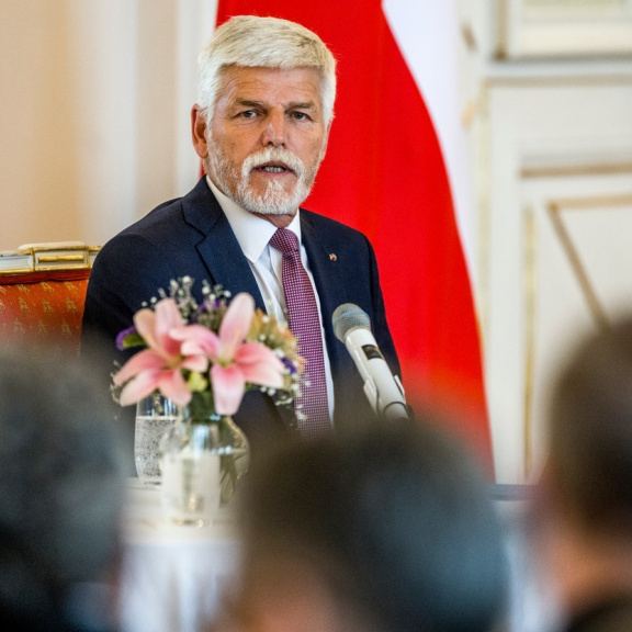 Pavel penzijní novelu buď vetuje, nebo podepíše později, změny nebudou od 1. září
