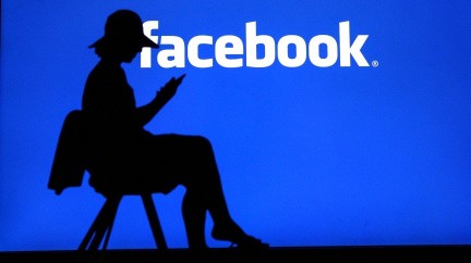 Meta se chystá nabídnout Facebook a Instagram bez reklam, ale za peníze