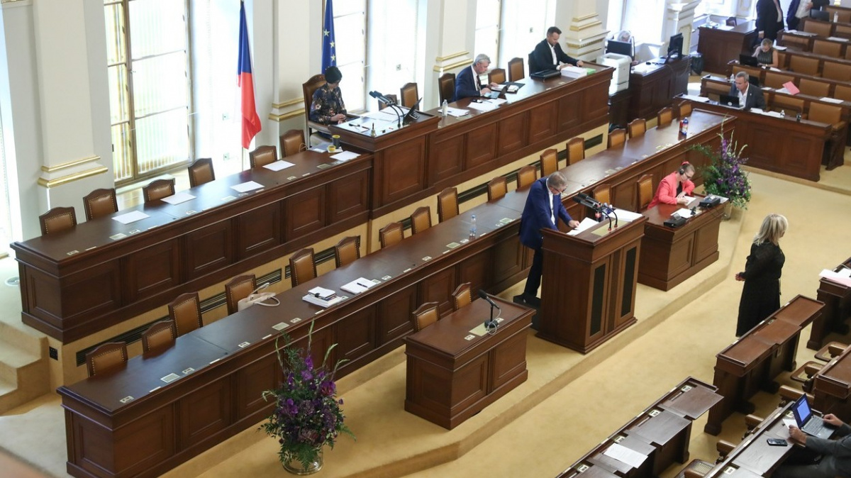 Sněmovna po 27 hodinách schválila program a začala jednat o tzv. konsolidačním balíčku