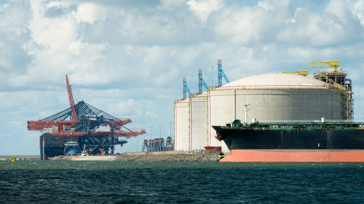 Plyn zdražuje kvůli stávce v Austrálii, zástupce EK bude vysvětlovat výrok o krvavých penězích