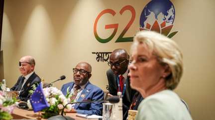 Von der Leyenová na summitu G20 navrhla globální systém emisních povolenek