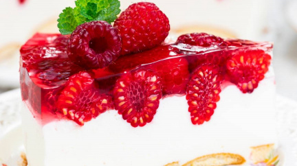 Nepečený tvarohový dezert s mascarpone a malinami: Vyzkoušejte tuto dobrotu!