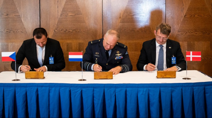 Česko bude dodávat Ukrajině zbraně za finanční podpory Dánska a Nizozemska