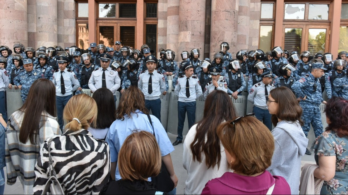 V Jerevanu demonstranti opět volají po pomoci Arménům v Náhorním Karabachu