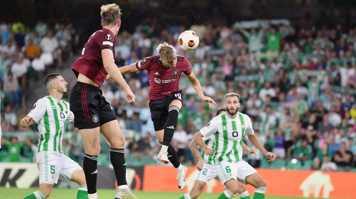 Evropské poháry: Plzeň vyhrála v Astaně, Slavia rozdrtila Tiraspol, Sparta podlehla Betisu Sevilla