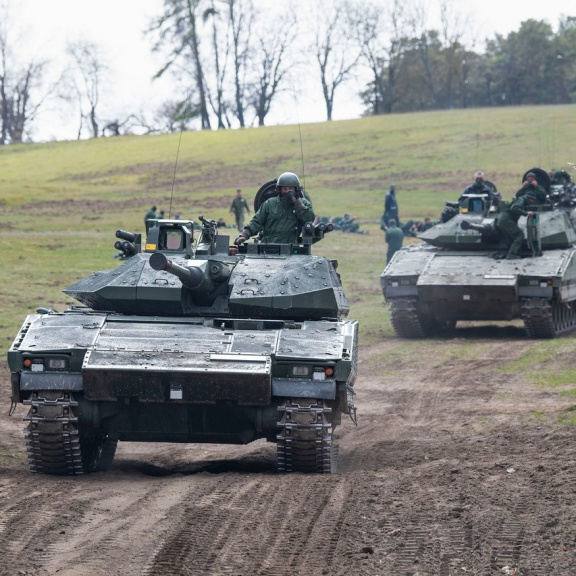 Cena za životní cyklus bojových vozidel CV90 se odhaduje na 100 miliard